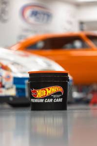 Hot Wheels Americana Series Car Care - Hot Wheels Americana Series Premium Car Care Bucket-Petty's Garage Exclusive - Image 3